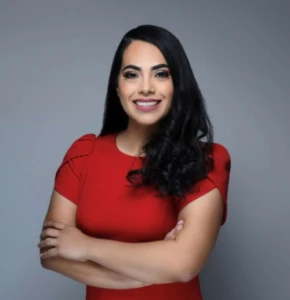 Mayra Flores 